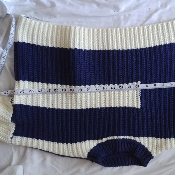 Handmade knitted unisex crop top - Picture 6 of 7